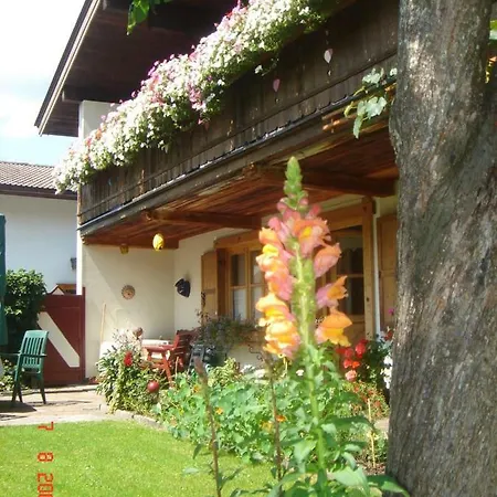 Gaestehaus Neumayer アパート フィーバーブルン